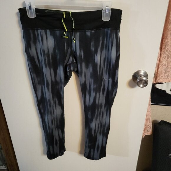 Nike Pants - NIKE WORKOUT ATHLETIC CAPRI LEGGINGS SZ M